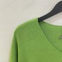 Πλεκτό πουλόβερ με V λαιμόκοψη πράσινο